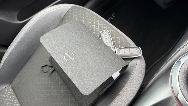 Nissan Juke 1.0 DiG-T N-Connecta 5dr Petrol Hatchback